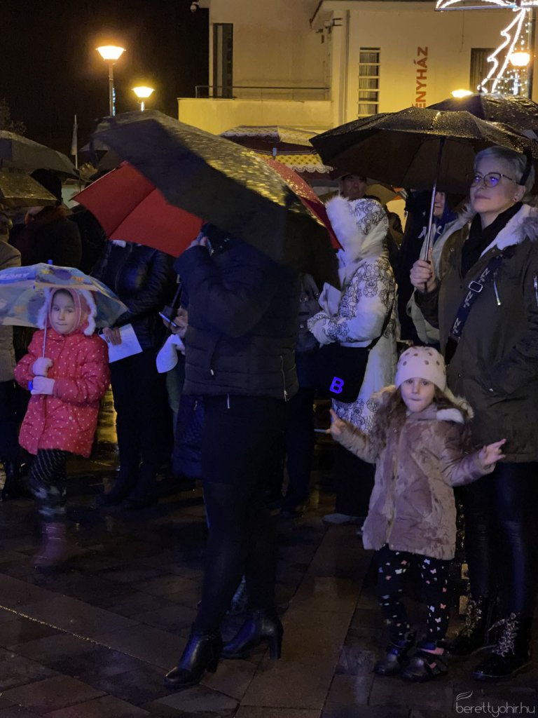 Betlehemi szárnyas oltárt nyitottunk 21